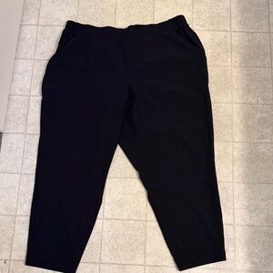 Fabletics Women's Midnight Black Cropped Pants